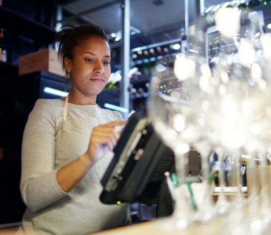 Érdemes-e munkát vállalni az egyetemi tanulmányaink alatt? munka, felsooktatas, megelhetes, palyakezdes