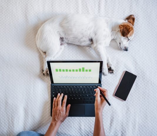 Szunyókálás munkaidőben? munkaido, kollegak, home office, tavmunka