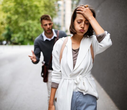 A Oroszlán óvakodjon a kollégák mentális szemetétől! horoszkop, ezoteria, karrier, bak