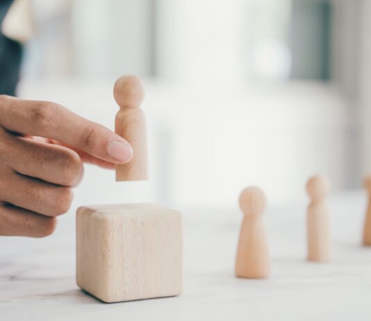 Munkaerőhiány: a cégek a munkavállalók megtartásában bíznak munkaerohiany, munkaeropiac, munkahelyi jollet, motivacio