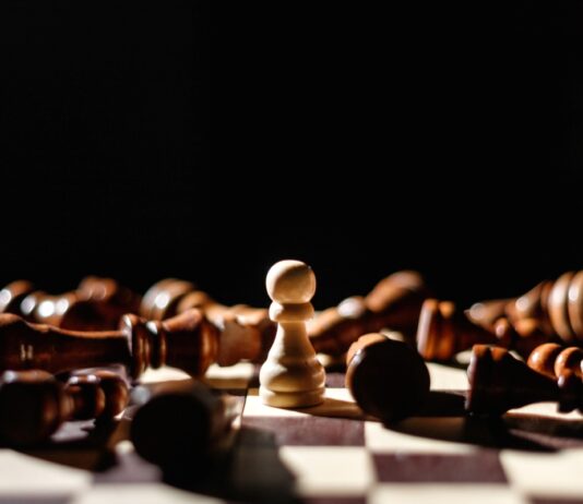 Kitartó ambíció: Az újgenerációs menedzserek jellemvonása vezeto, intuicio, fonok, motivacio