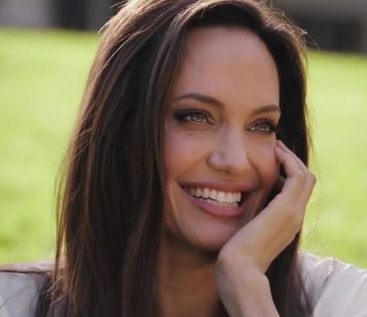Angelina Jolie temetésszervezőből lett színésznő angelina jolie, sztárok, bulvár, karrier