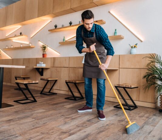 Diákmunka: maximum napi 8 órán keresztül és éjszaka nem dolgozhatnak diakmunka, munkavedelem, munkahelyi biztonsag, munkaltato