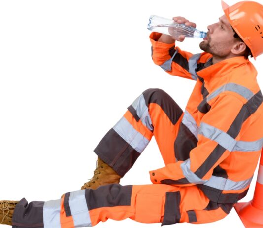 Több folyadék és pihenés kell kánikula idején munkaegeszseg, munkavedelem, munkavegzes, munkaltato
