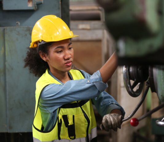 Mintegy 100 ezer munkavállaló hiányzik. Jöjjenek a külföldiek? munkaeropiac, kulfoldi munkaero, munkavallalo, munkaerohiany