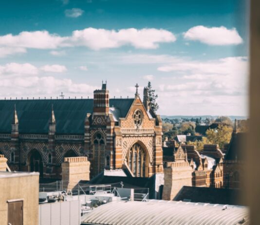 Az Oxfordi Egyetem dolgozói ezer font „hála” bónuszt kapnak munkaltato, pandemia, munkavallalo, anglia