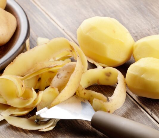 Filléres mennyei nasi munkába: fokhagymás krumplihéj chips nassolas, iroda, egeszseg, munkahely