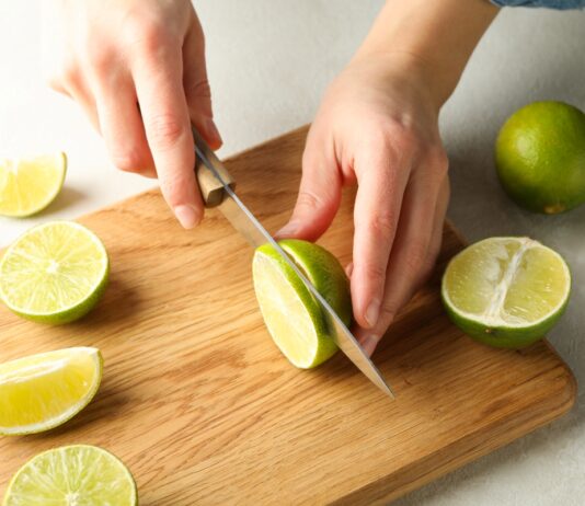 Vágódeszka tisztítása: felejtsd el a mosogatószivacsot! vagodeszka, egeszseg, eletmod, munka