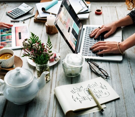 Milyen költségekkel jár egy webshop üzemeltetés? webshop, online kereskedelem, vallalkozas, foglalkoztatas