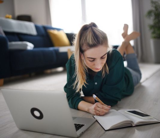 Így osszuk be az időnket, ha egyszerre tanulunk és dolgozunk hatekonysag, munka, tanulas, teljesitmeny