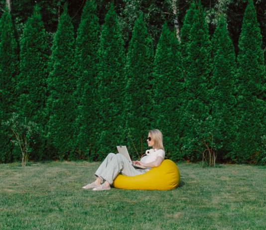 Home office-hatás: székhely és magánélet egy helyen home office, vallalkozas, tavmunka, adminisztracio