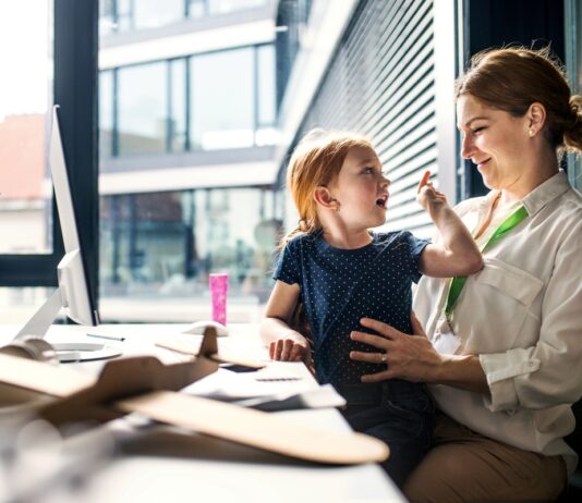 Gyerekkel nyáron az irodában: ezekre érdemes odafigyelni! iroda, gyerek, home office, munka-maganelet