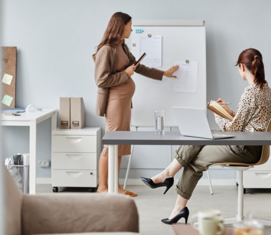 Kismamaként a munkahelyen kismama, karrier, munkajog, foglalkoztatas