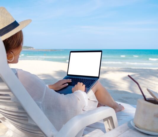 Szent szabadság? Márpedig a főnök visszarendelhet! munkavallalo, szabadsag, munkajog, munkaltato