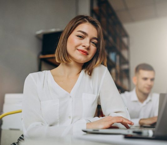 Segítség, új munkahelyre kerültem: tényleg ennyire fontos az első benyomás? beilleszkedes, munkahely, munkatars, protokoll