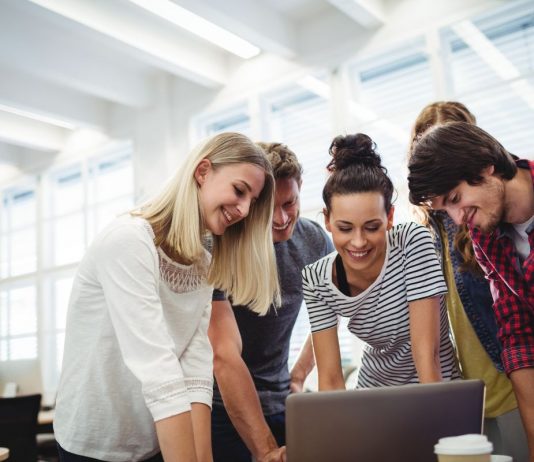Mit kaphatunk a cégtől a bérünkön kívül? bér, fizetés, szép kártya, juttatás