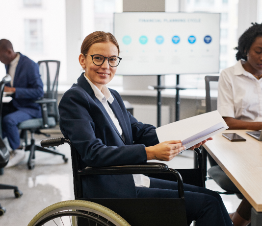 Megváltozott munkaképességű emberek foglalkoztatása: minden, amit érdemes tudni! megvaltozott-munkakepessegu-munkaeropiaci-karrier-munkahely