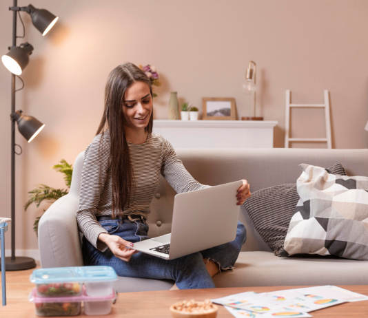 Távmunka: hamarosan törvénybe iktathatják a home officehoz való jogunkat? home office, távmunka, törvény, szabaly