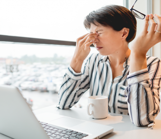 Sokat ülsz monitor előtt? – így csökkenthetted a szemfáradtságot szemfaradtsag, tippek, monitor, ülő munka