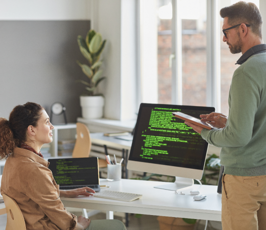 Hihetetlen sebességgel nő az informatikusok fizetése informatikus, fizetés, bérek, infotech, informatikai