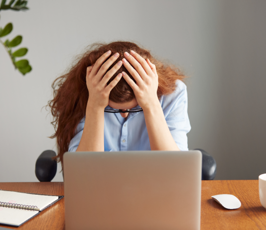 Belefulladunk az alkalmazásokba – kiégést okoz a „túldigitalizálás” tuldigitalizacio-kepernyo-digitalis-munkahely