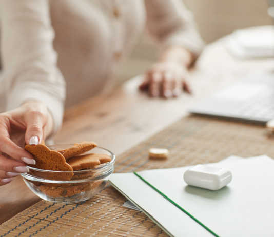 Az irodai nassolók 5 típusa – te melyik vagy? iroda, munkahely, nassolas, tizorai, nassolók