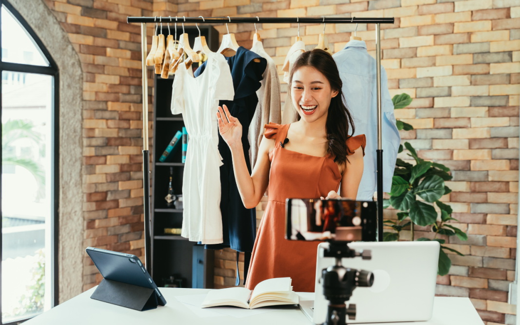 influencer_marketing_felvetel_kozben_ugynoksegkereso