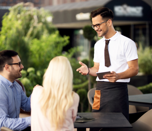 Nyári munka a vendéglátásban – döbbenet, mennyit lehet vele keresni nyári munka, szezonális munka, vendéglátás