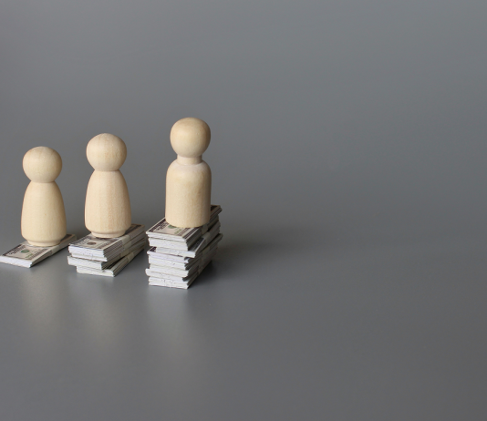 Pár éven belül bárki megtudhatja, mennyit keresnek kollégái ugyanabban a munkakörben bérigény, bérsáv, munkáltató