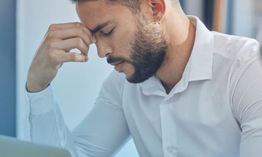 Hogyan kezeljük a munkahelyi stresszt a megtartás érdekében? jobcapital-munkahelyi-stressz--845x321