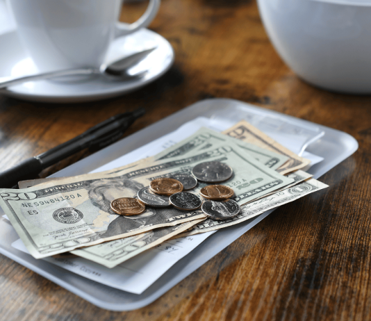 Honnan ered a borravaló adás szokása? borravalo