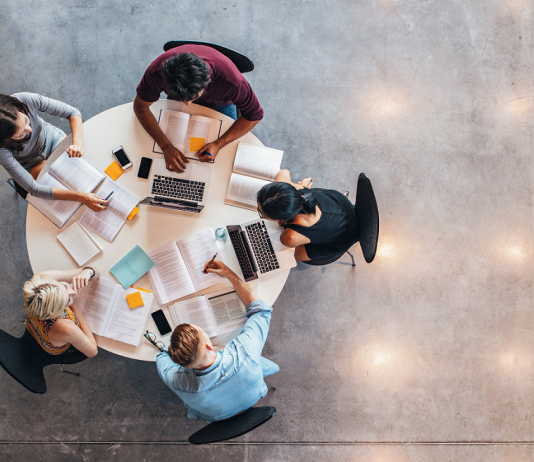 300-400 ezer forintos fizetéssel lenne elégedett a legtöbb elsőéves egyetemista berigeny, fiatalok, egyetem, fizetes