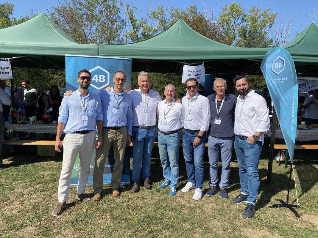 Nem elég jónak lenni, jónak is kell látszani – mutassuk meg az országnak, hogy Baranya miért jó hely! 4B Egyesulet_kep_Lobbi parti, Baranya