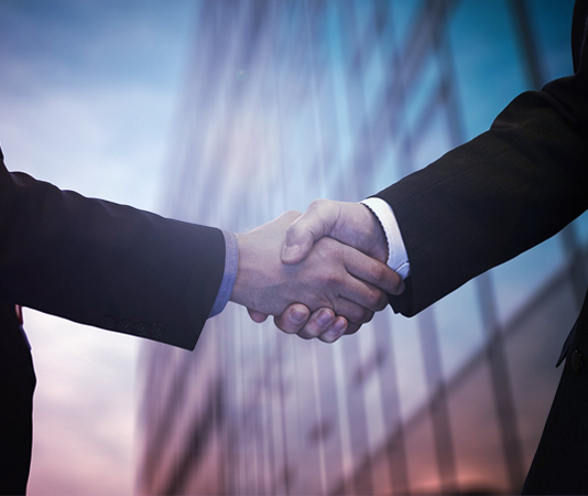 Külföldi nagyvállalatok elől vásárolta fel a Rackhost Zrt. a Deninet Kft.-t nagyvállalat, gazdaság, cégvilág, Rackhost Zrt.