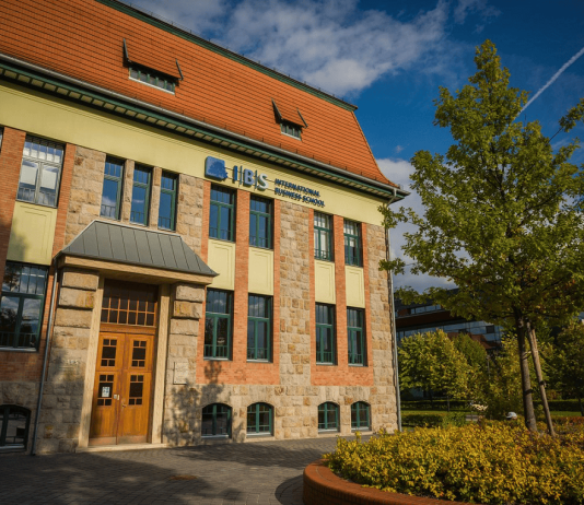 KÉT ÚJ SZAKOT INDÍT AZ INTERNATIONAL BUSINESS SCHOOL egyetem, felvételi, IBS, továbbképzés