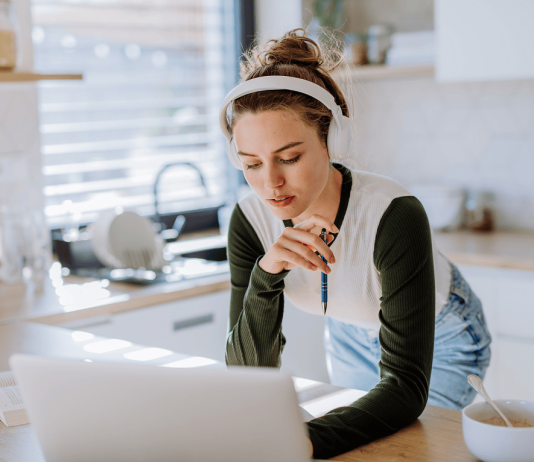 „Otthonról dolgozik” vagy a „munkájában él”? kutatas, pszichológia, tavmunka, távmunka, távmunkában