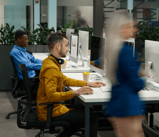 HOL DOLGOZUNK IDÉN? – 2024-ES MUNKAERŐPIACI TRENDEK munkaerőpiaci trendek, karrier, Magyarország, munkavégzés helye