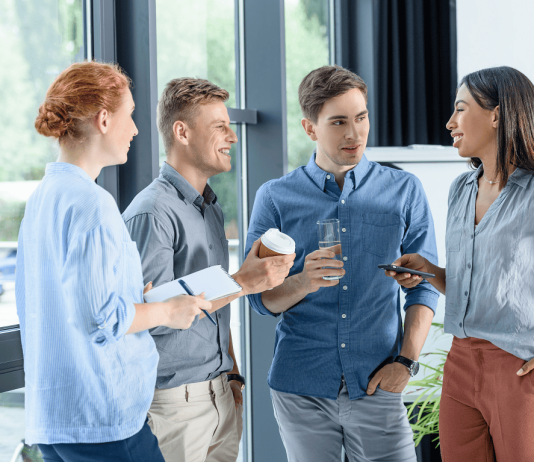 Ezt a három dolgot sosem szabad csinálni munkahelyen – a HR szakértő szerint munkahelyi etikett, karrierfejlesztés, karrier tanácsok