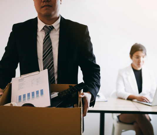 Ezt kell tenned, ha elbocsátottak munkavállaló elbocsátása, kirúgás, kirúgás tanácsok