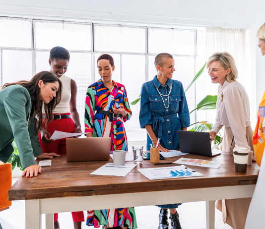 Miért van szüksége a világnak egyre több nőre a munkahelyeken? Itt a válasz! női munkaerő, nők a munkahelyen, nőnap