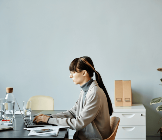 Utálod a munkád? 3 + 1 ok, miért tarts ki mellette új munkahely, munkahelyváltás, karrier tippek