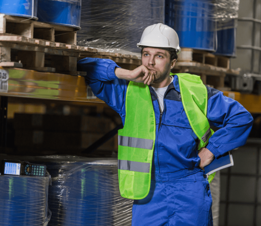 Hideg csarnokok, forró fejek: a fizikai munkaerő felmondásának okai