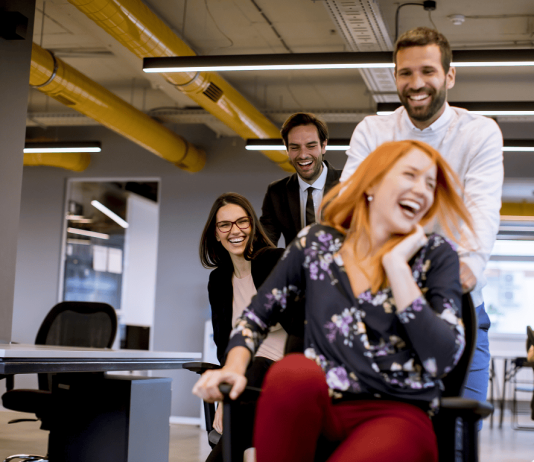 Mutatjuk, így viccelj a munkahelyen anélkül, hogy zaklatnád a kollégáid munkahelyi tréfa, április 1, munkahelyi vicc (1)