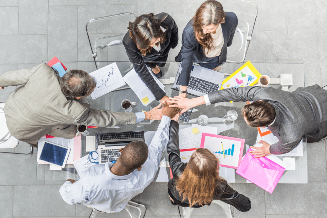 csapat szellem, csapatmunka, karrier, közös munka, csapattá