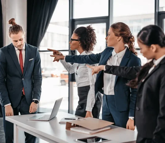 5 jel, hogy mikromenedzserrel van dolgod mergezo-fonok-mikromenedzser-jelei-mikromenedzsment-rossz-fonok-1