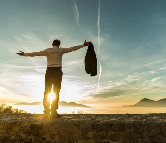 „Így vezetett el az álommunkámhoz néhány furcsa szokás” Bármennyire is döbbenetes, de az álmaid megvalósításának egyetlen akadályozója te magad vagy. Ne hagyd, hogy a félelmeid domináljanak.