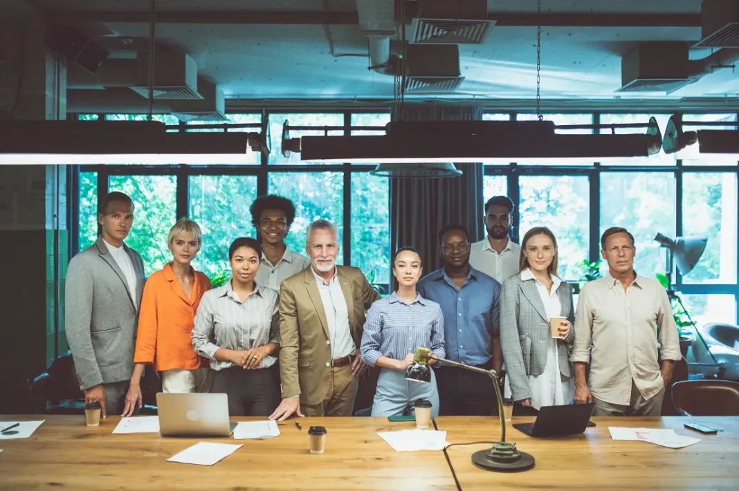 A lapos szervezet, ahol mégsem lapos a hangulat lapos szervezet, szervezeti kultúra, szervezeti hierarchia