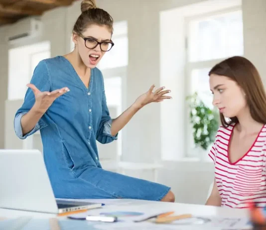 Aki szép, az könnyebben kap állást? mérgező, kolléga, munka, munkahely