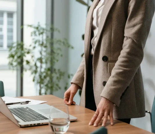 Mit tesz vagy tehet a hatalom? Hatalom