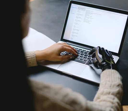 Ember és AI együtt a munkahelyen AI